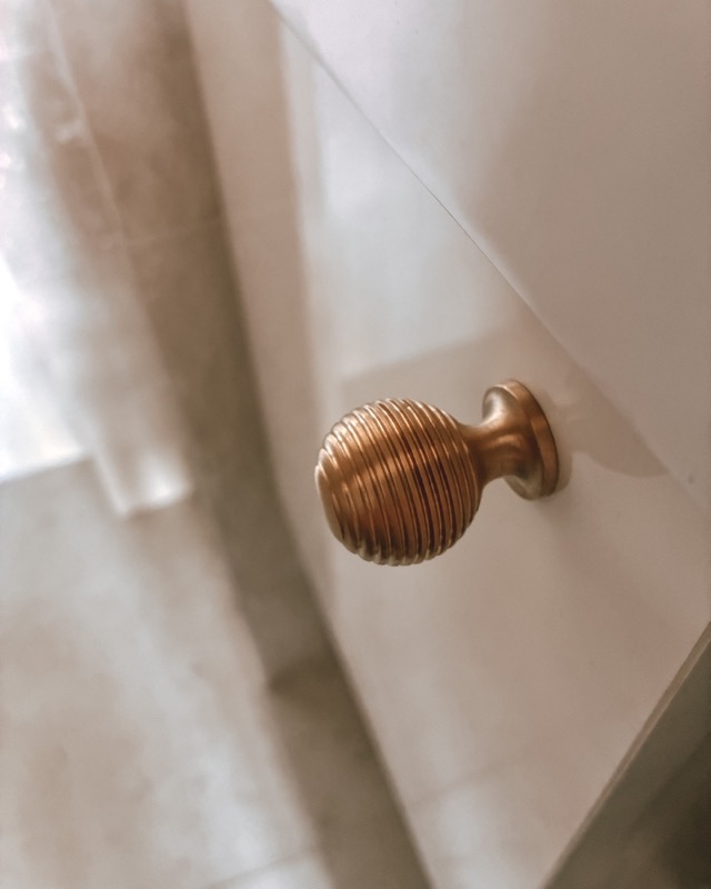Modern kitchen with GREPP brass knobs