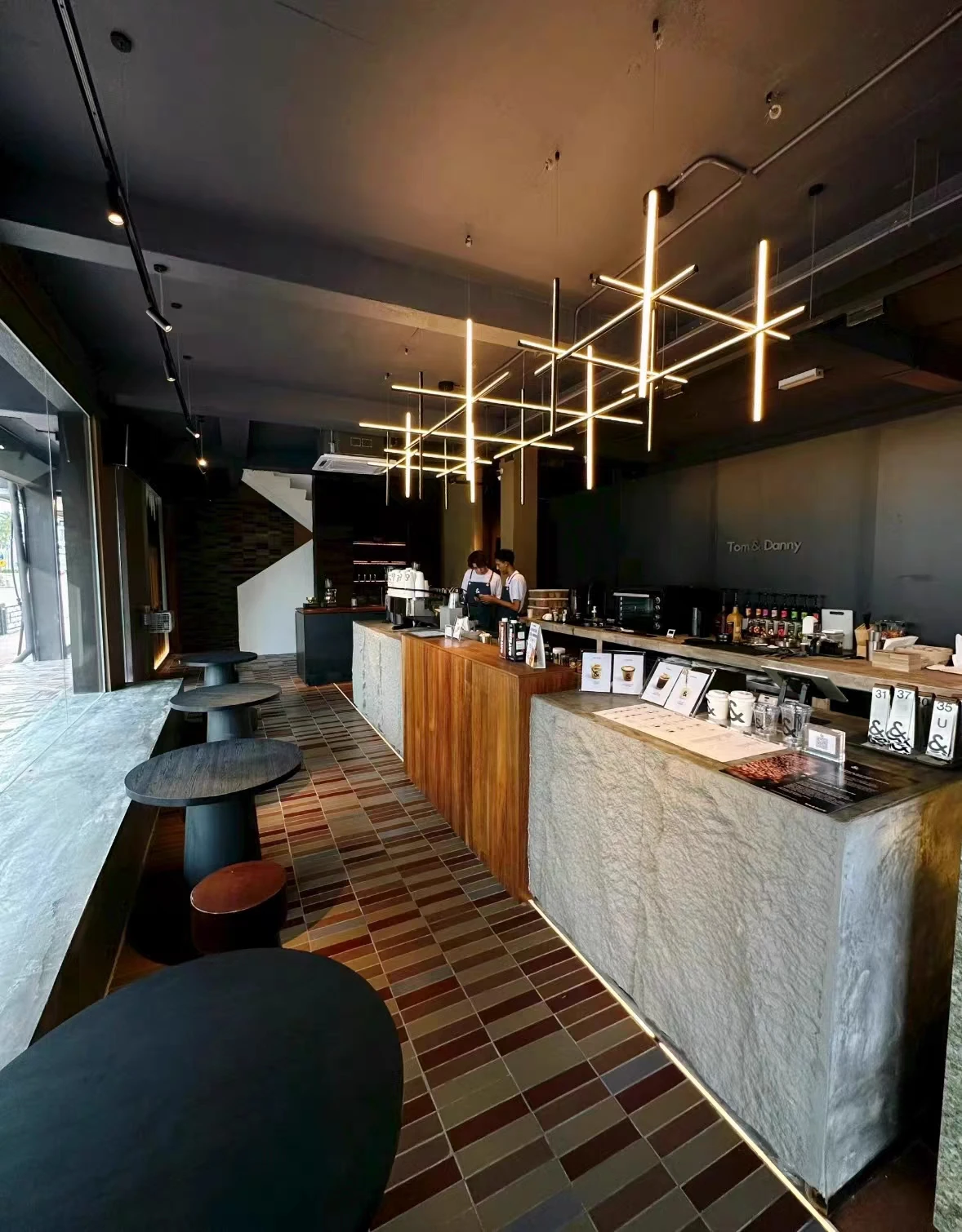 Review by Paul Fernández