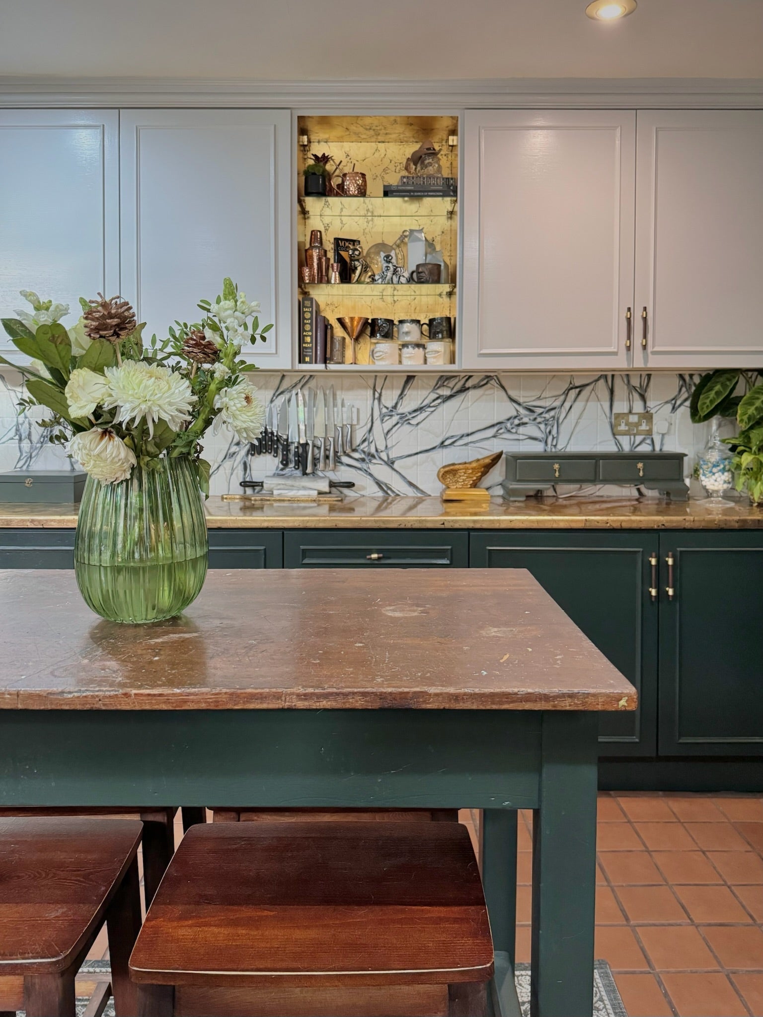 CIRCA Handles Featured in Bland Design's Stunning Kitchen Transformation - meraki.