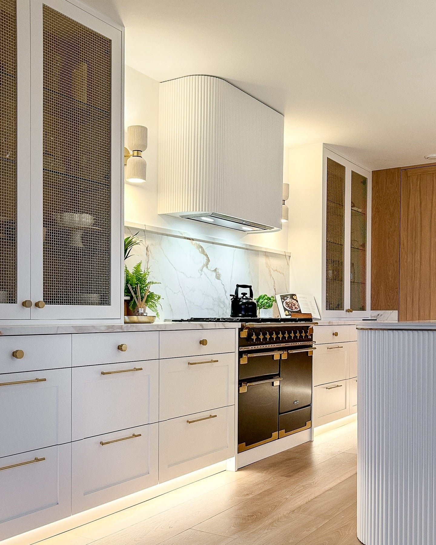 How to Choose and Fit Cabinet Hardware