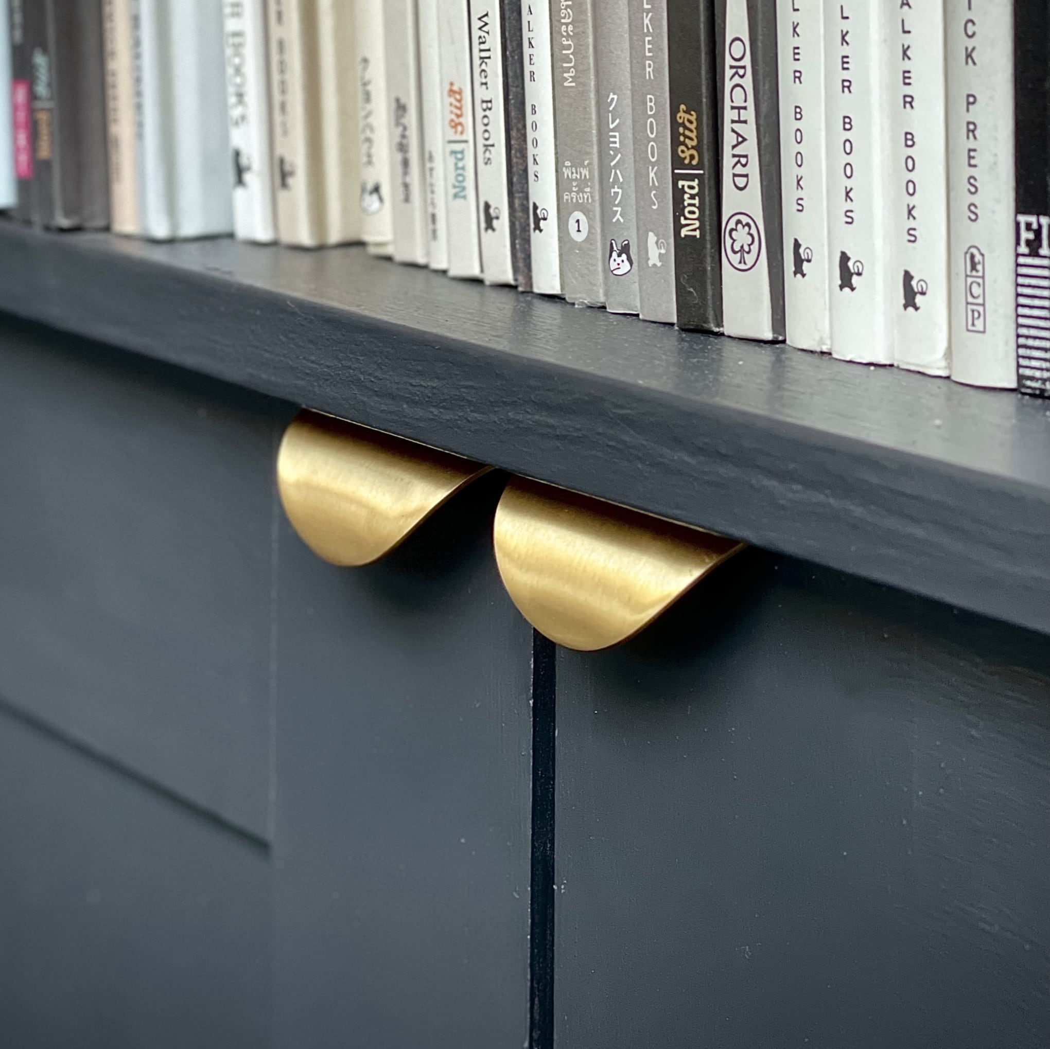 LUSTE Curved Solid Brass Door Pull