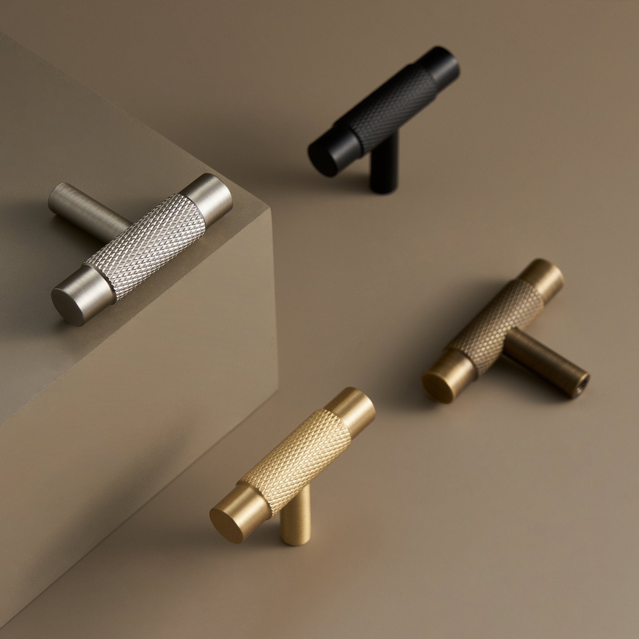 MANHATTAN Knurled Brass T-Bars
