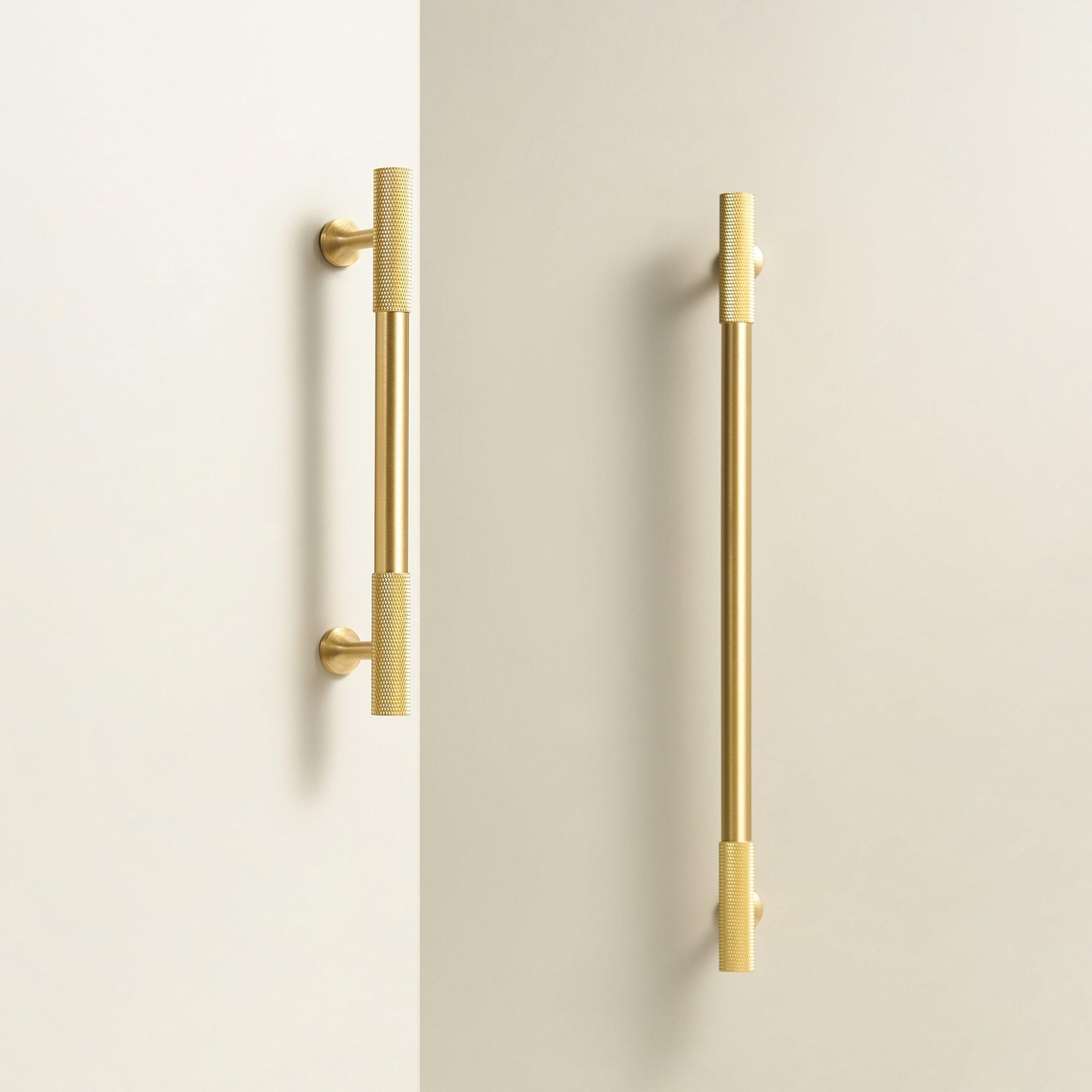 OSLO Knurled Brass Bar Handle