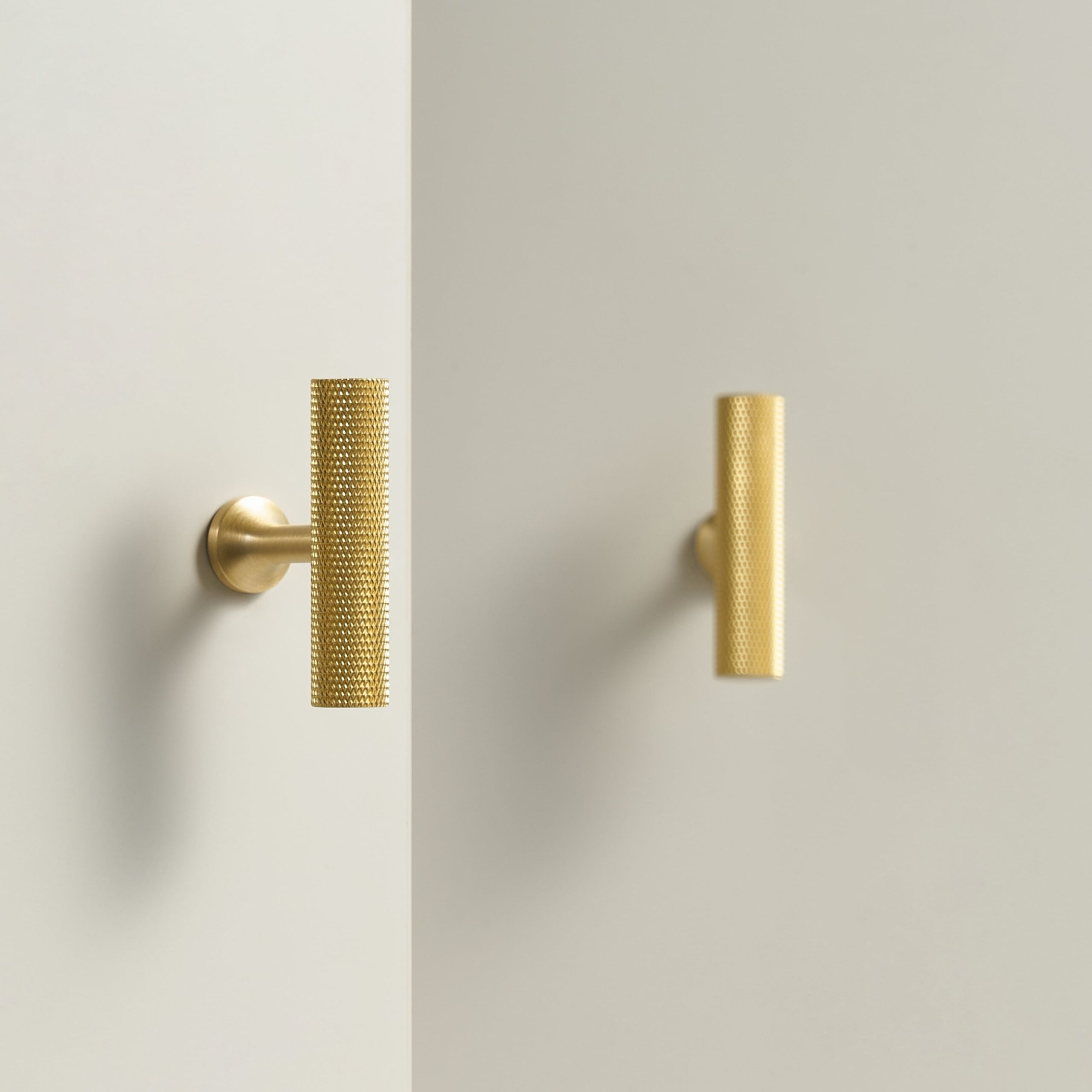 OSLO Knurled Brass T-Bar