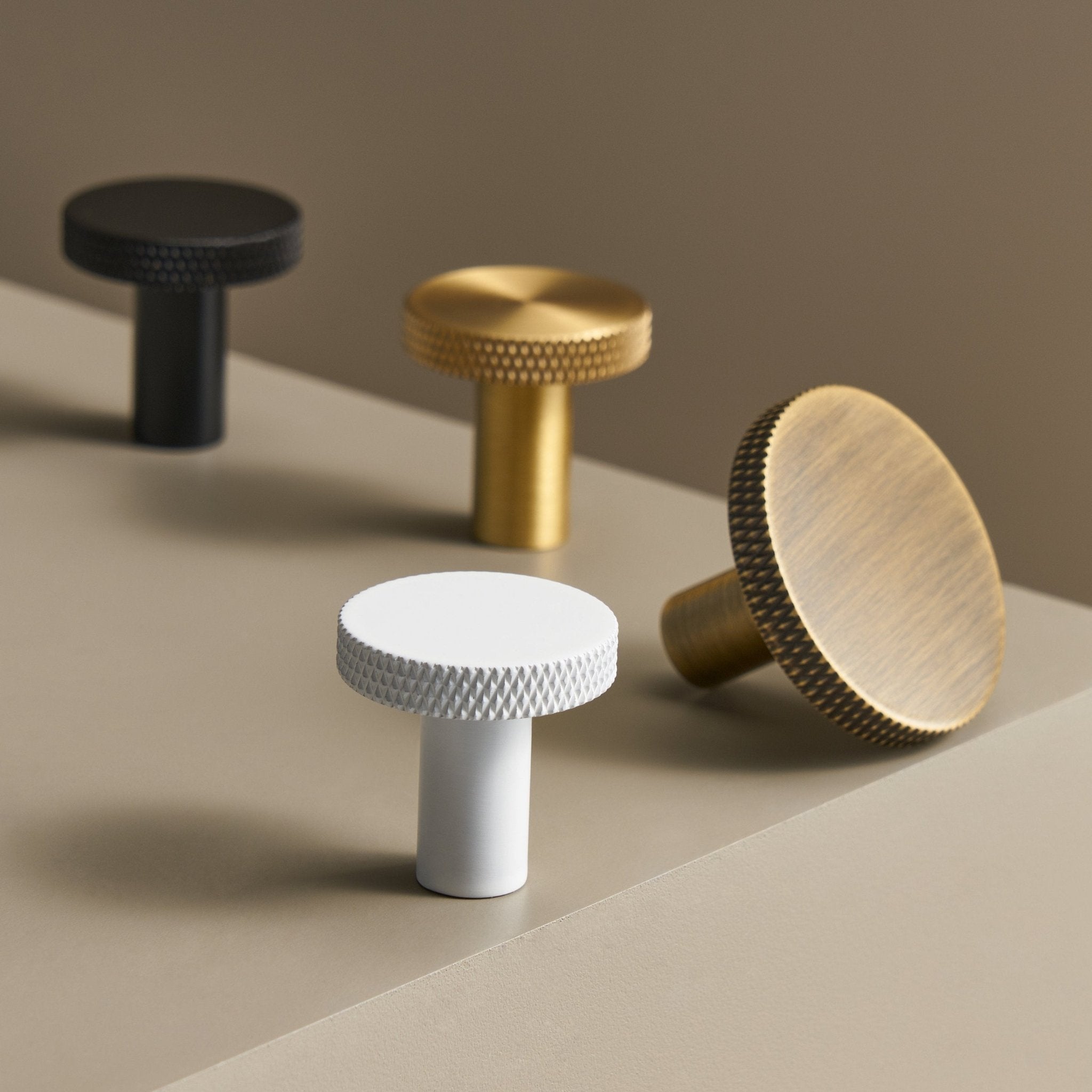 SYRA Solid Brass Knurled Knob