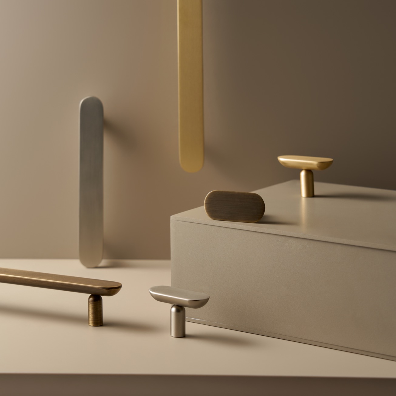 VERO Solid Brass Bar Handle